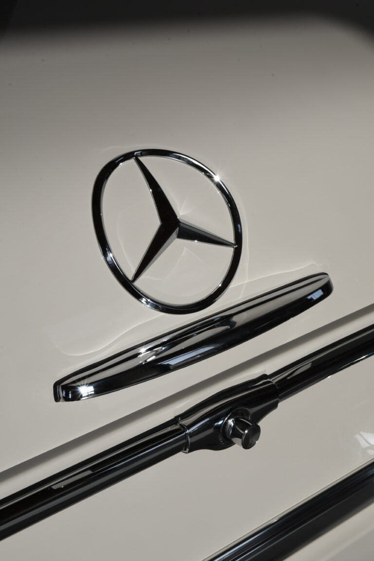 Mercedes Benz, 280 SL (beige)